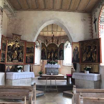 Altarraum in der Kapelle zu Genhofen